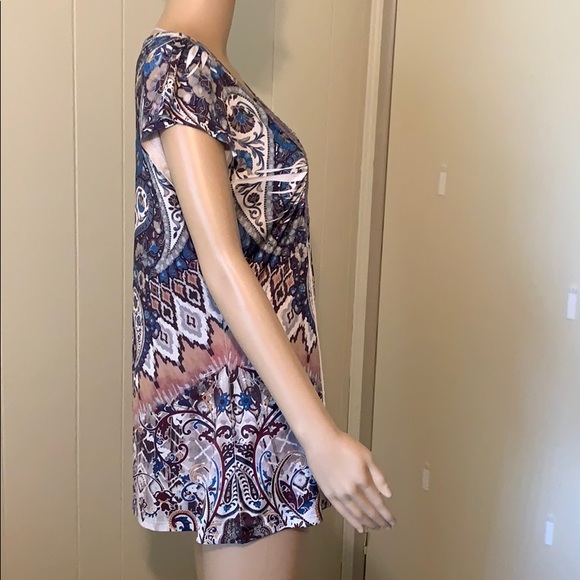 Dressbarn Paisley blue/multi v-neck s/s top - Picture 2 of 6